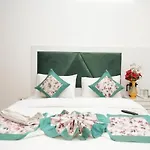 Hotel Diamond Stay 10 Mints Walking From Nizamuddin Railway Station
