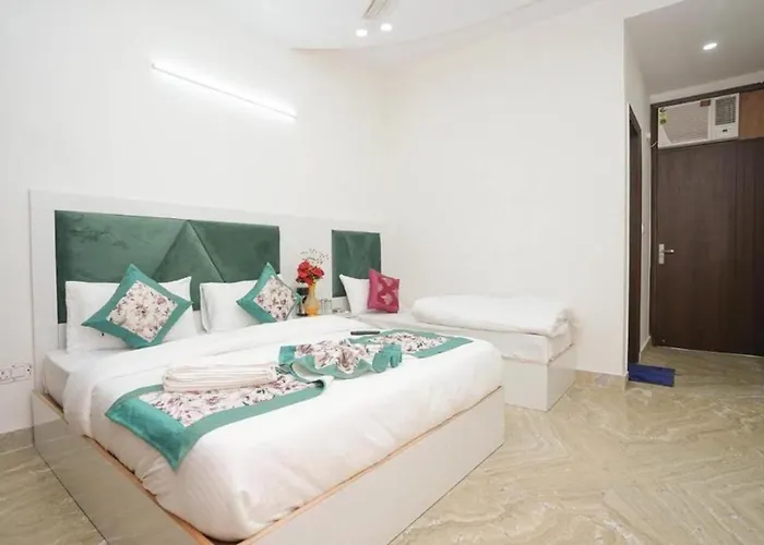 Hotel Diamond Stay 10 Mints Walking From Nizamuddin Railway Station