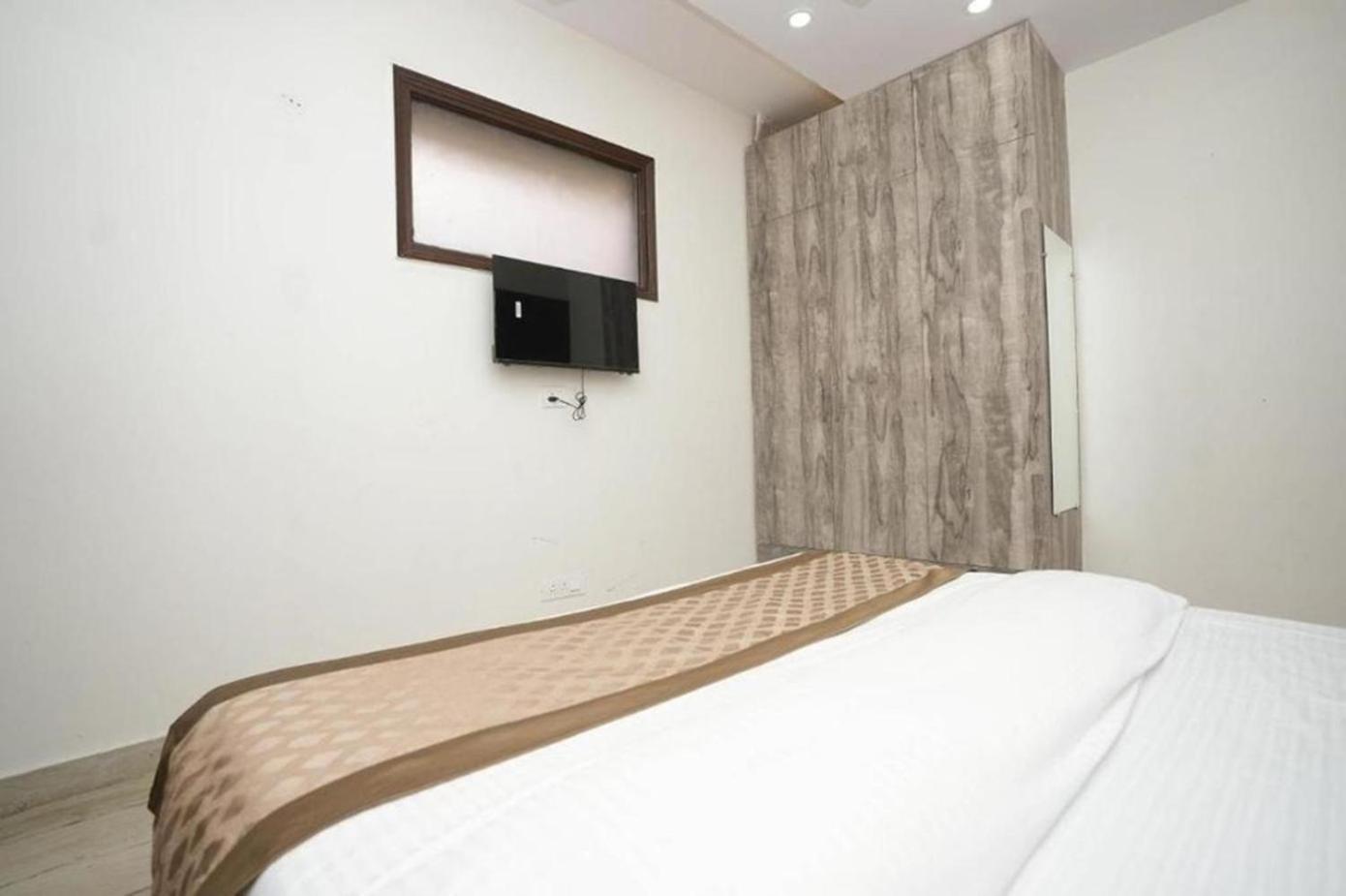 Diamond 10 Mints Walking From Nizamuddin Railway Station Hotel New Delhi