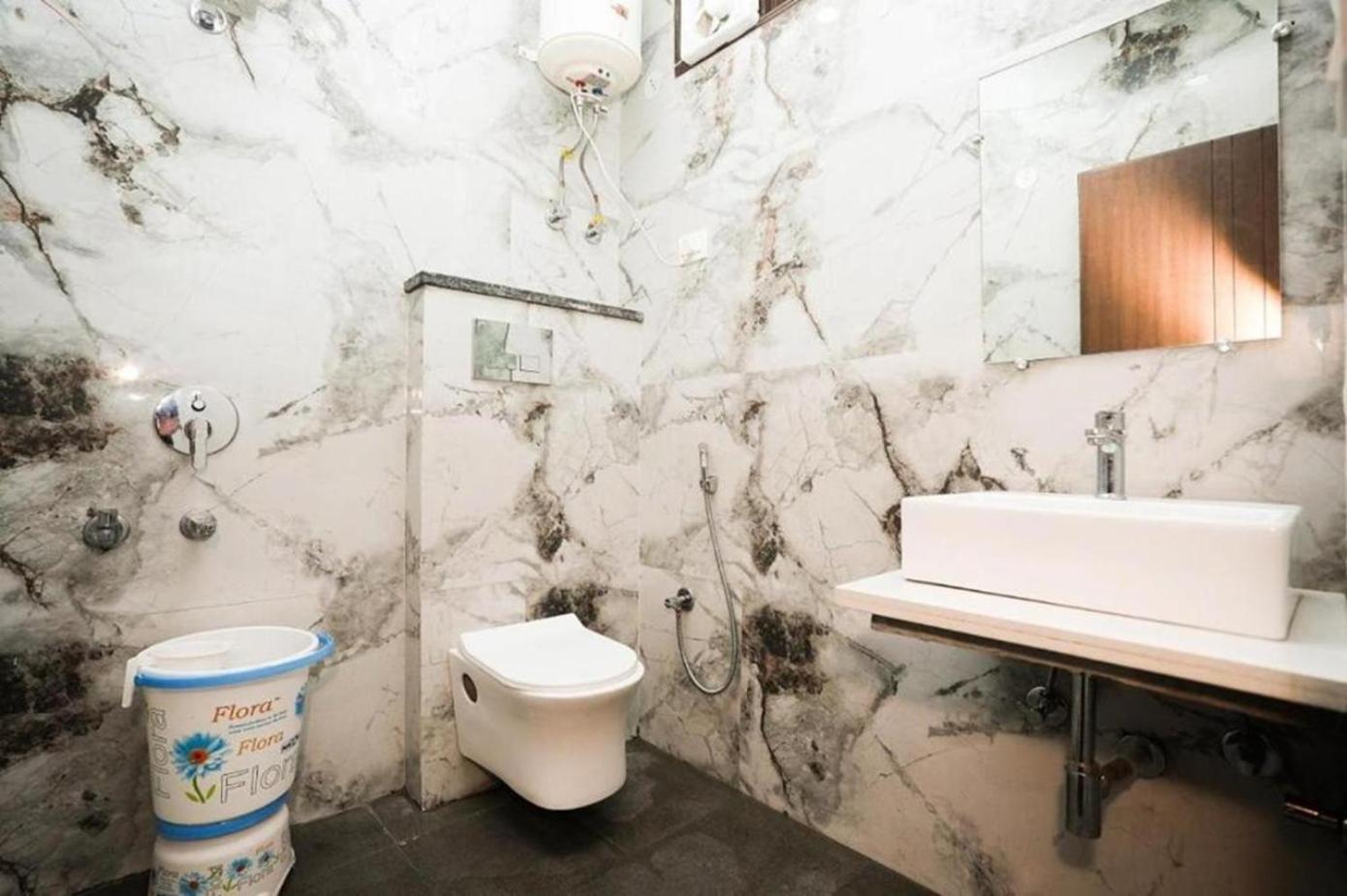 Diamond 10 Mints Walking From Nizamuddin Railway Station 3*