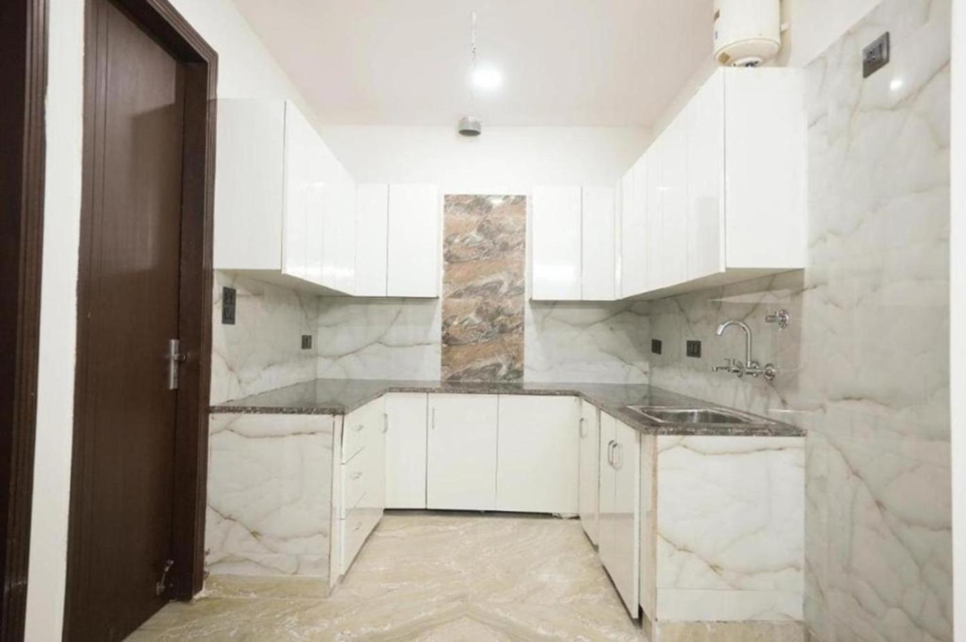 Diamond 10 Mints Walking From Nizamuddin Railway Station 3*
