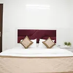 Hotel Diamond Stay 10 Mints Walking From Nizamuddin Railway Station