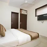 Hotel Diamond Stay 10 Mints Walking From Nizamuddin Railway Station