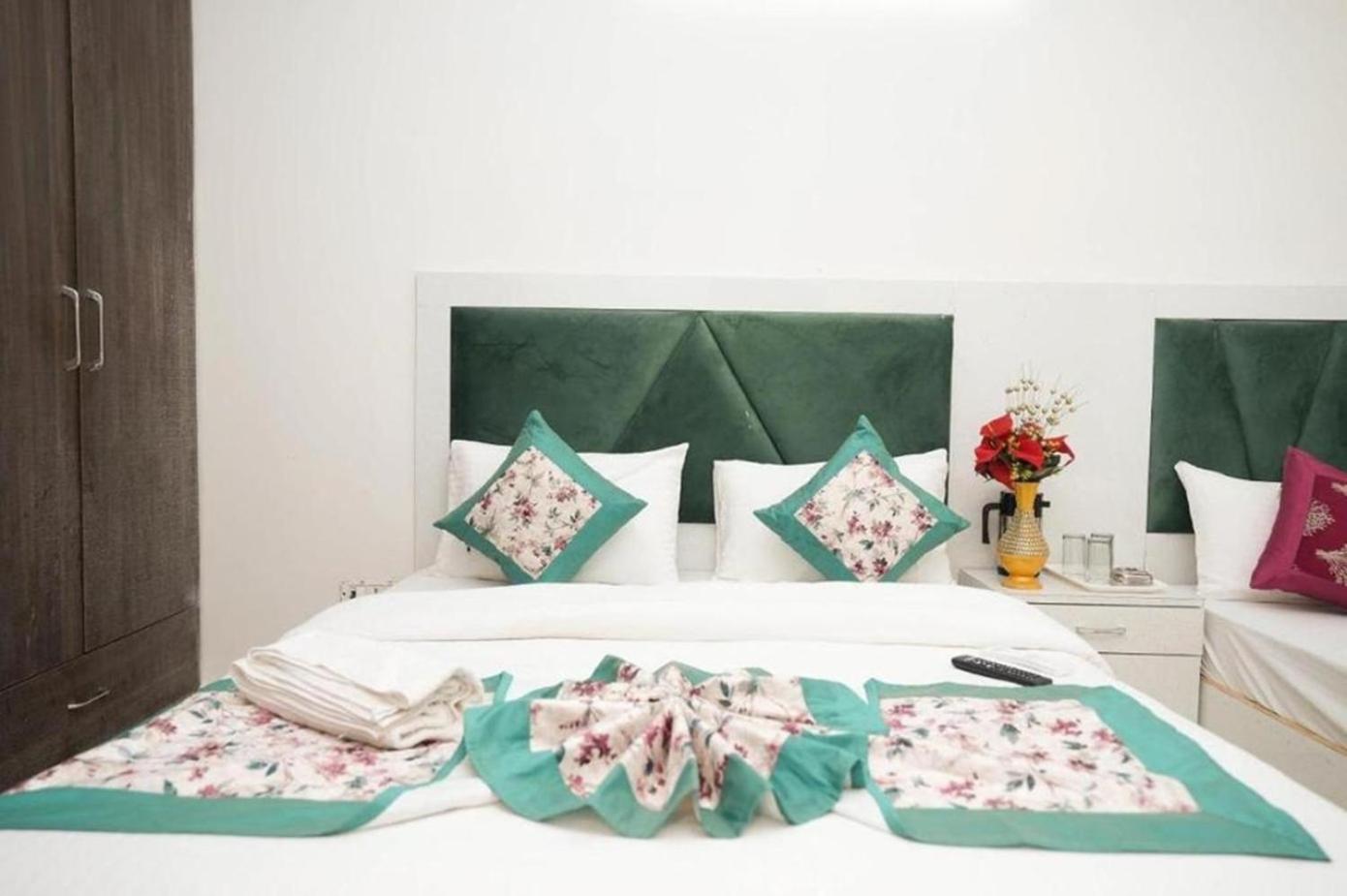 Diamond 10 Mints Walking From Nizamuddin Railway Station Hotel