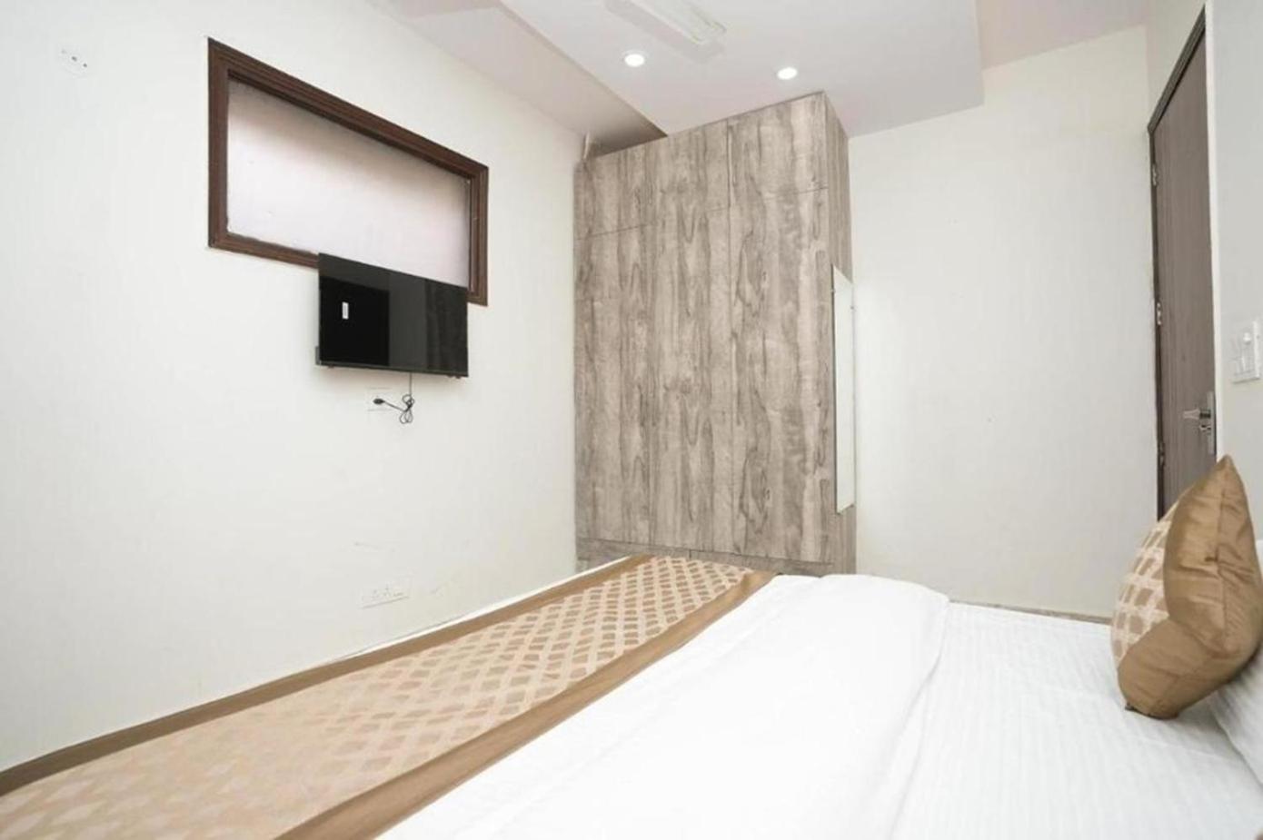 Hotel Diamond 10 Mints Walking From Nizamuddin Railway Station