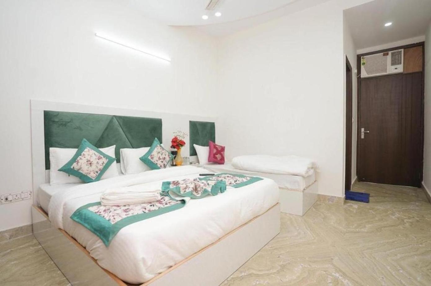 Hotel Diamond 10 Mints Walking From Nizamuddin Railway Station 3*