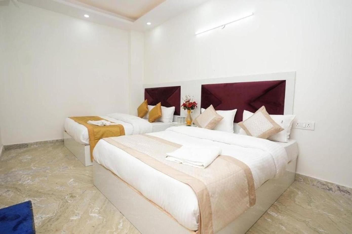 Hotel Diamond 10 Mints Walking From Nizamuddin Railway Station New Delhi